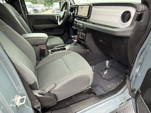 Used 2025 Jeep Wrangler Unlimited Sahara AWD/4WD image 19