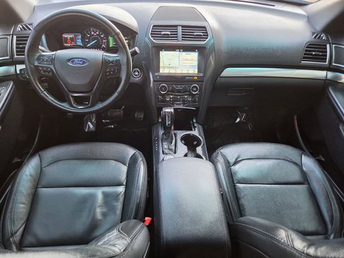 Used 2018 Ford Explorer XLT w/ Equipment Group 202A AWD/4WD image 6