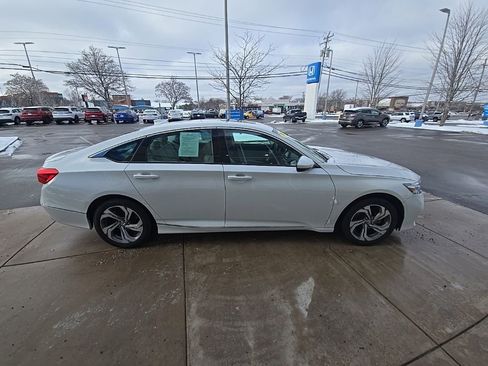 Used 2018 Honda Accord EX image 2
