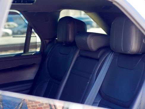 Used 2024 Land Rover Range Rover Sport SE image 39