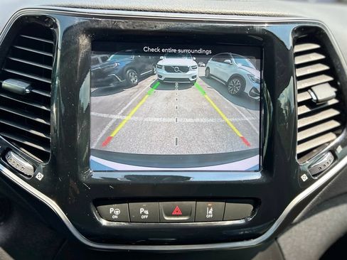Used 2020 Jeep Cherokee Limited w/ Technology Group FWD image 16