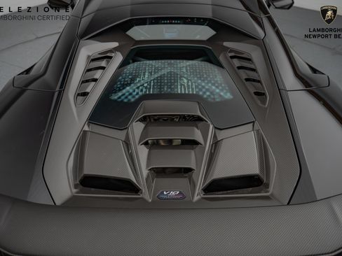Used 2023 Lamborghini Huracan Tecnica image 16