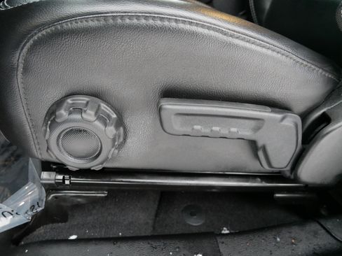 Used 2020 Jeep Wrangler Unlimited Sahara image 14