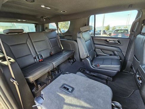 Used 2025 Chevrolet Suburban Premier image 6