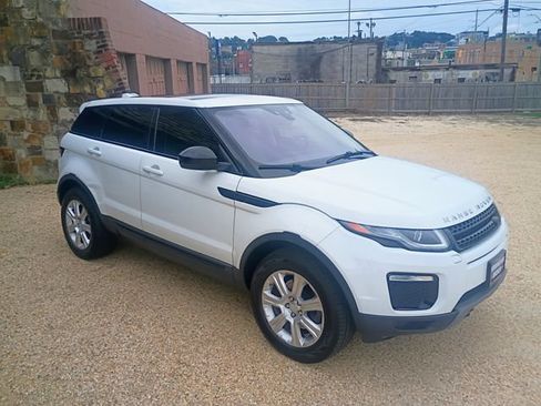 Used 2017 Land Rover Range Rover Evoque SE AWD/4WD image 19