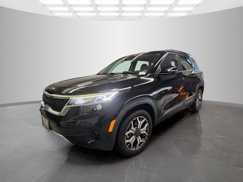 Used 2021 Kia Seltos EX image 3