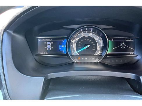 Used 2019 Ford Explorer XLT w/ Equipment Group 202A AWD/4WD image 13