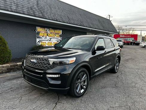 Used 2022 Ford Explorer XLT w/ Equipment Group 202A image 1