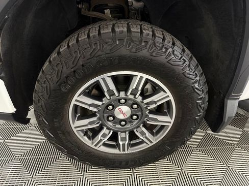 Used 2024 GMC Sierra 1500 AT4 AWD/4WD image 11