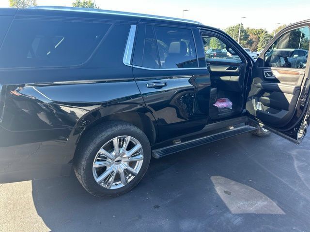Used 2021 Chevrolet Tahoe High Country w/ Premium Package 2 AWD/4WD image 6