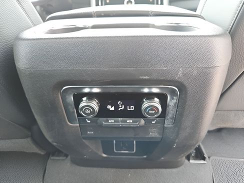 Used 2025 GMC Yukon XL Denali AWD/4WD image 19