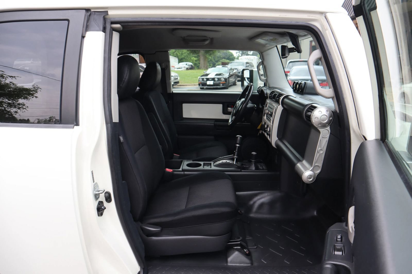 Used 2010 Toyota FJ Cruiser 4WD w/ Upgrade Pkg 2 image 15