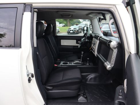 Used 2010 Toyota FJ Cruiser 4WD image 15