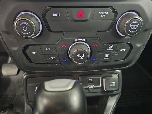 Used 2018 Jeep Renegade Trailhawk w/ Cold Weather Group II image 22