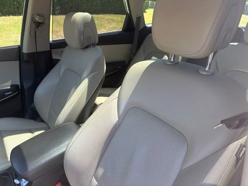 Used 2017 Hyundai Santa Fe Limited FWD image 10