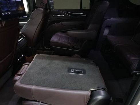 Used 2024 Cadillac Escalade ESV V w/ Heavy-Duty Trailer Package AWD/4WD image 91