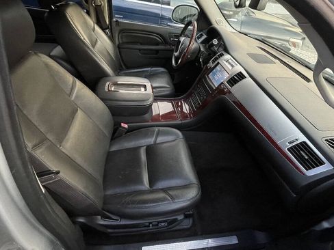 Used 2013 Cadillac Escalade Luxury AWD/4WD image 30