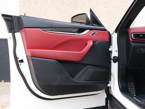 Used 2017 Maserati Levante S image 20