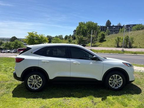 Certified 2022 Ford Escape SE w/ Convenience Package AWD/4WD image 10