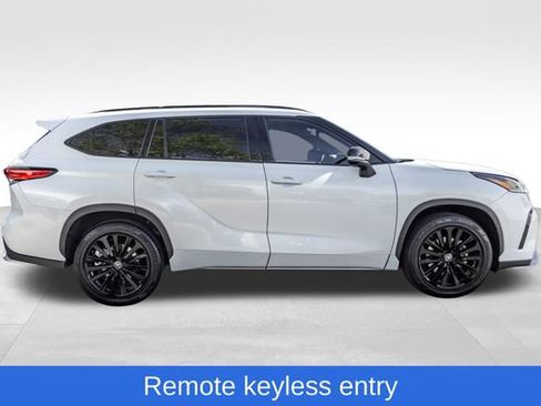 Used 2023 Toyota Highlander XSE AWD/4WD image 4