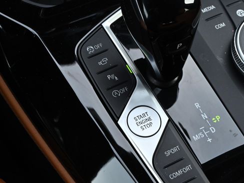 Certified 2025 BMW X4 xDrive30i image 16