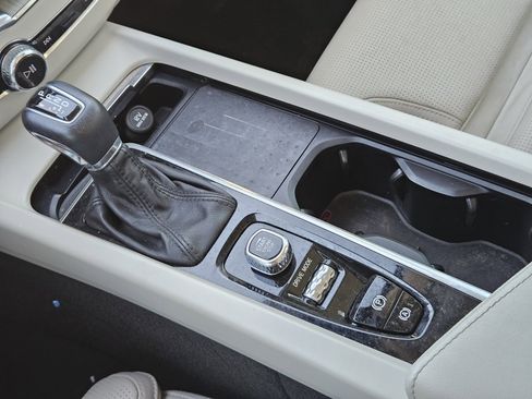 Used 2021 Volvo XC60 T5 Inscription w/ Advanced Package image 22