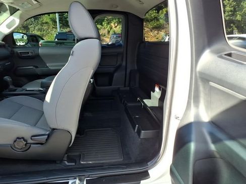 Used 2022 Toyota Tacoma SR RWD image 15
