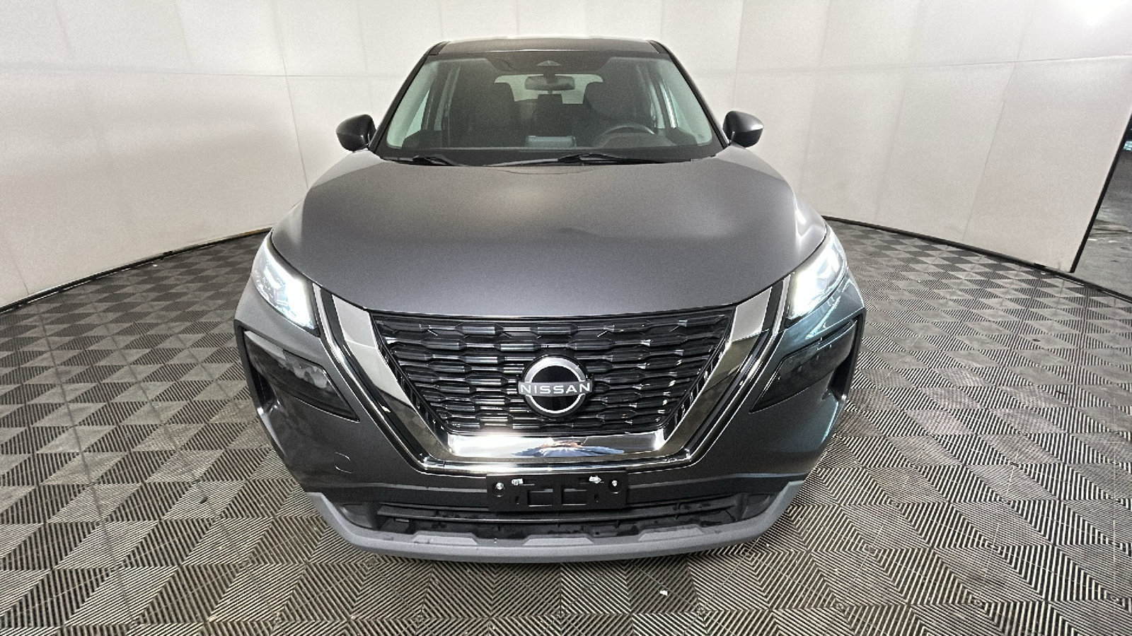 Used 2023 Nissan Rogue S AWD/4WD image 9