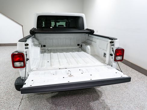 Used 2023 Jeep Gladiator Rubicon w/ Cold Weather Group image 12