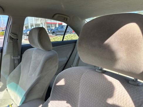 Used 2011 Toyota Camry LE image 8