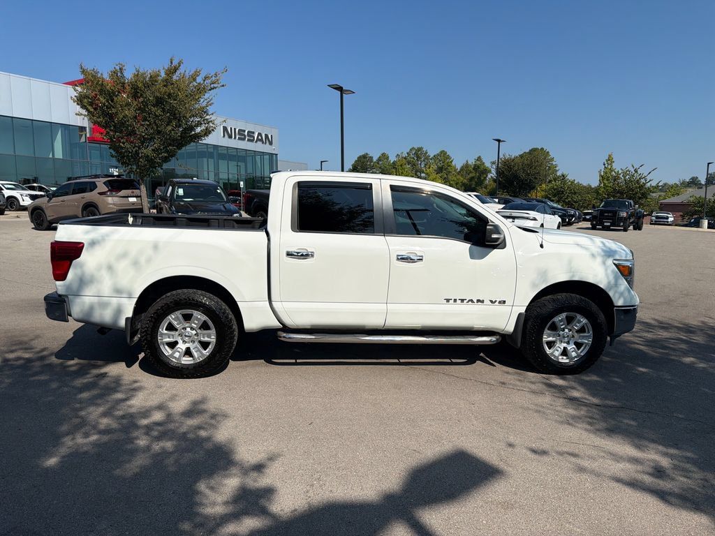 Used 2018 Nissan Titan SV AWD/4WD image 10