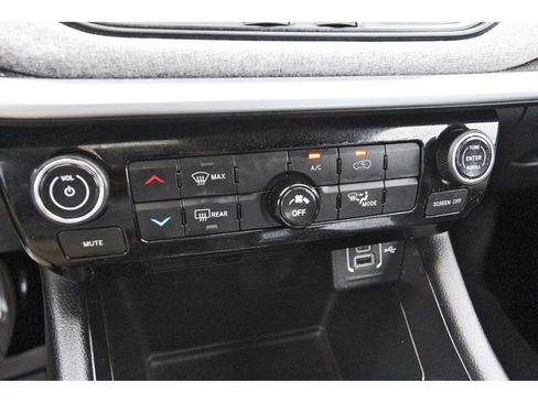 Used 2024 Jeep Compass Latitude AWD/4WD image 28