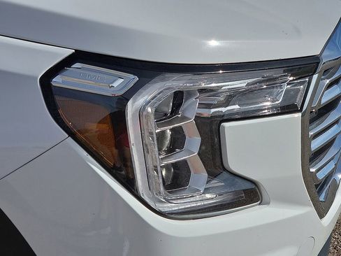 Used 2024 GMC Terrain SLT image 11