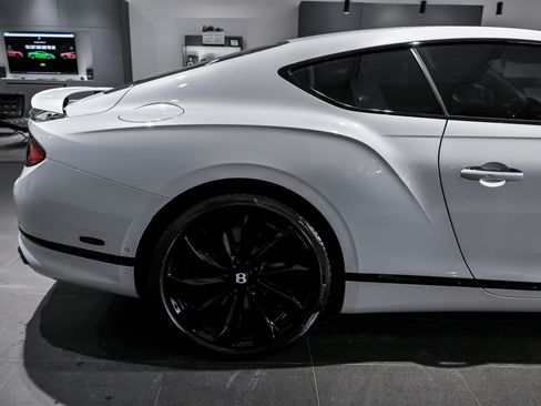 Used 2024 Bentley Continental GT image 12