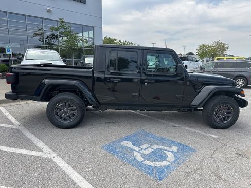 New 2025 Jeep Gladiator Sport image 31