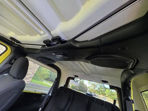 Used 2023 Jeep Wrangler Sport AWD/4WD image 9