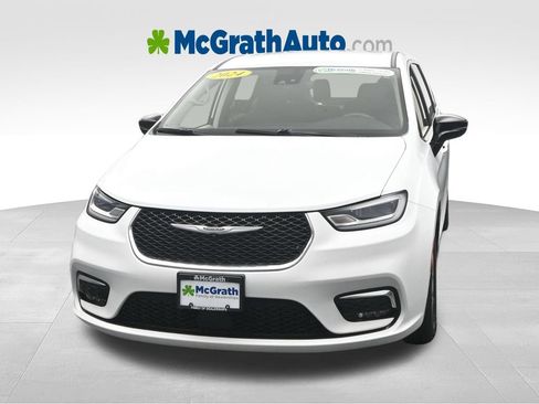 Used 2024 Chrysler Pacifica Touring-L FWD image 24