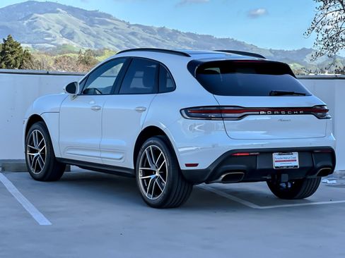 Certified 2025 Porsche Macan image 3