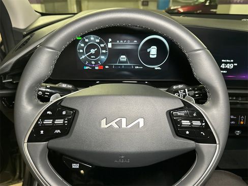 Certified 2025 Kia Niro Wind image 28