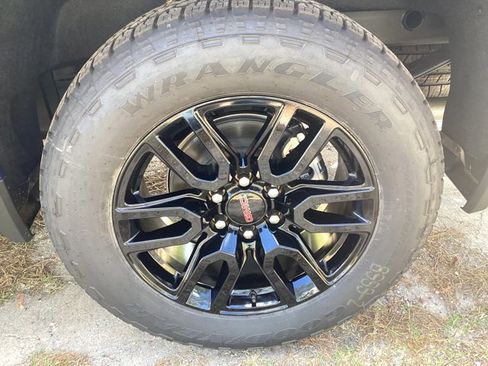 New 2026 GMC Sierra 1500 Elevation w/ Elevation Premium Package image 9