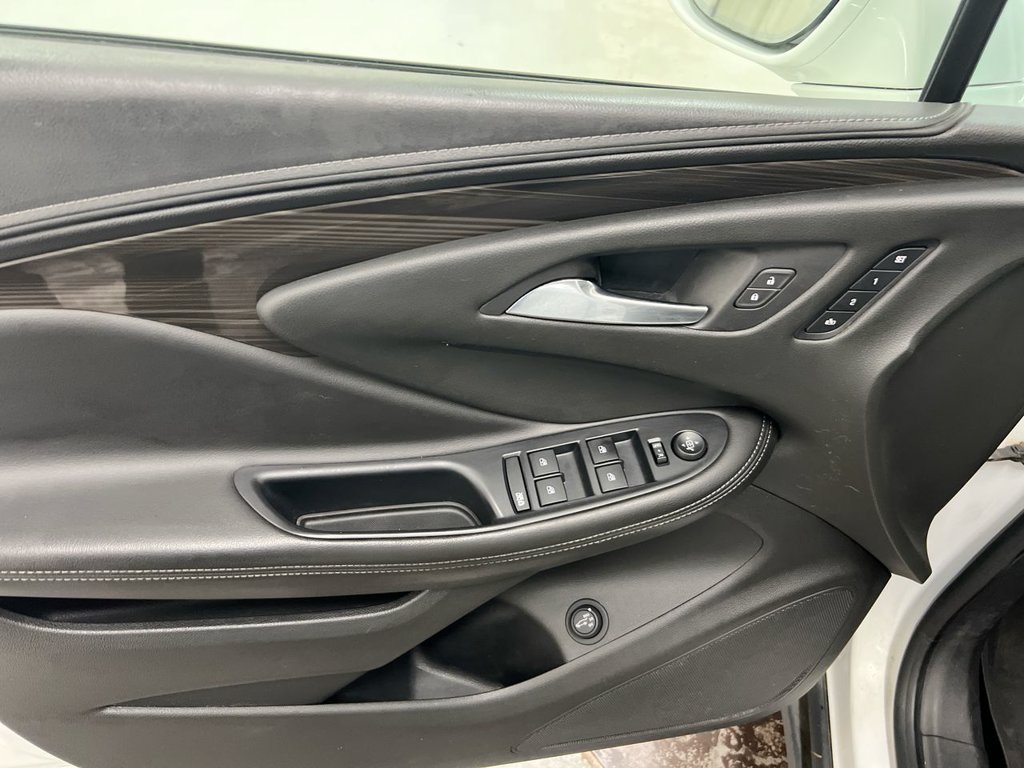 Used 2020 Buick Envision Essence FWD image 21