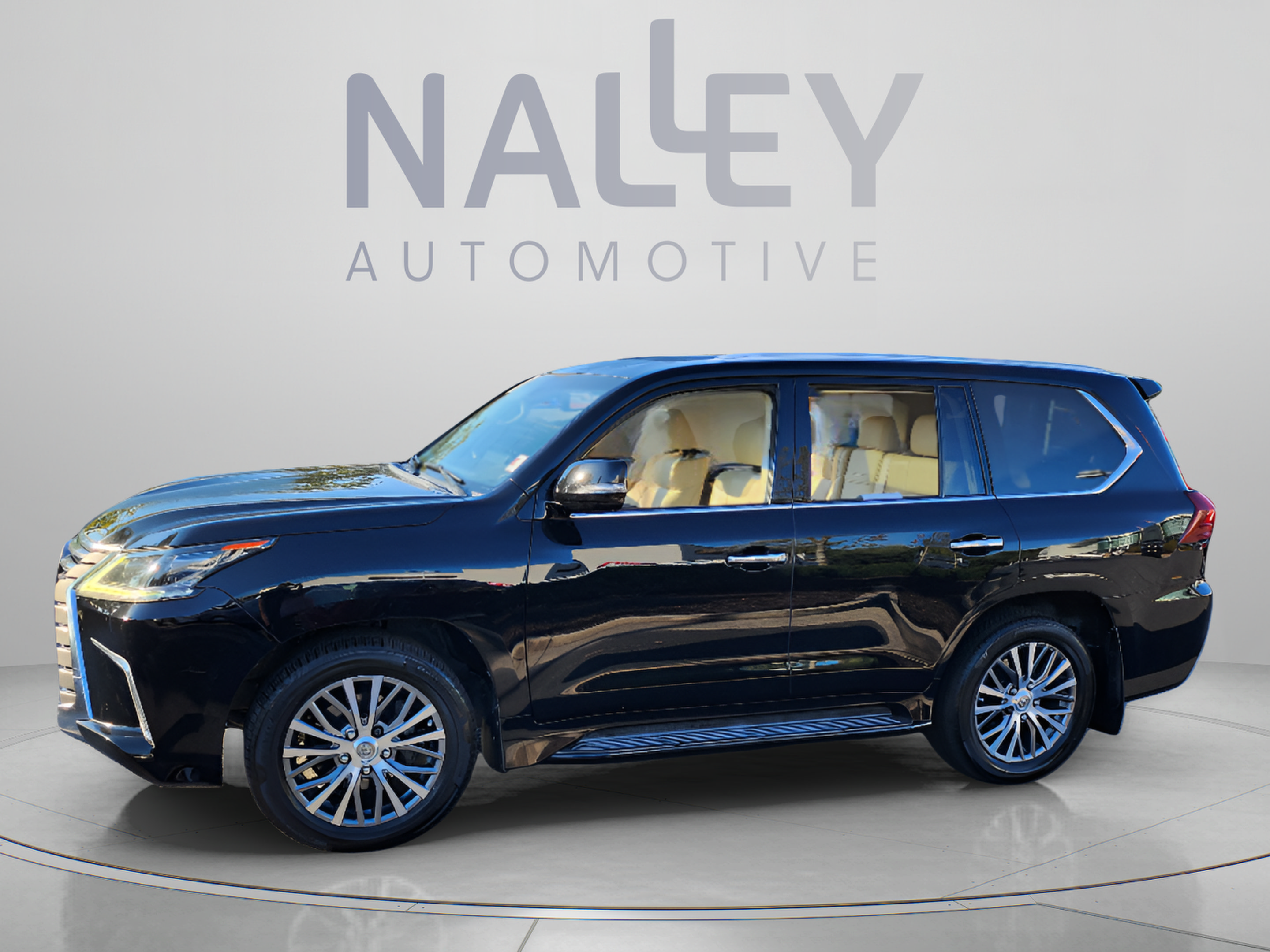 Used 2018 Lexus LX 570 4WD image 2