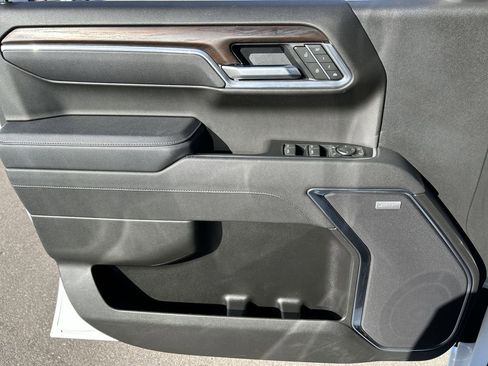 Used 2025 GMC Sierra 1500 SLT w/ SLT Premium Package image 22