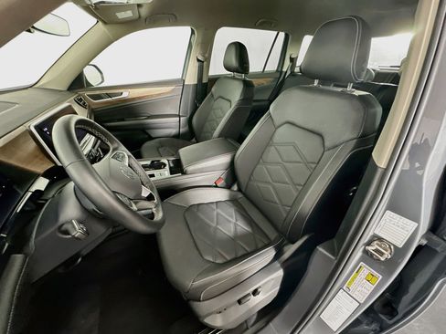 Used 2025 Volkswagen Atlas SE AWD/4WD image 13
