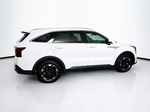 Used 2024 Kia Sorento S image 10