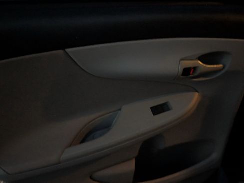 Used 2012 Toyota Corolla L image 27