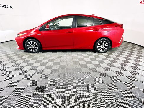 Used 2021 Toyota Prius Prime XLE image 6