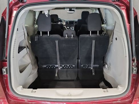 Used 2023 Chrysler Voyager LX FWD image 7