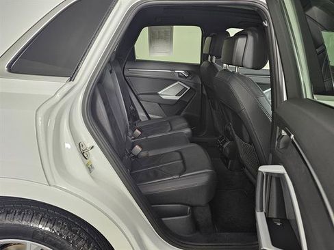 Used 2023 Audi Q3 2.0T Premium image 16