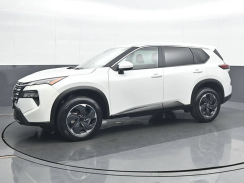 Used 2024 Nissan Rogue SV AWD/4WD image 2
